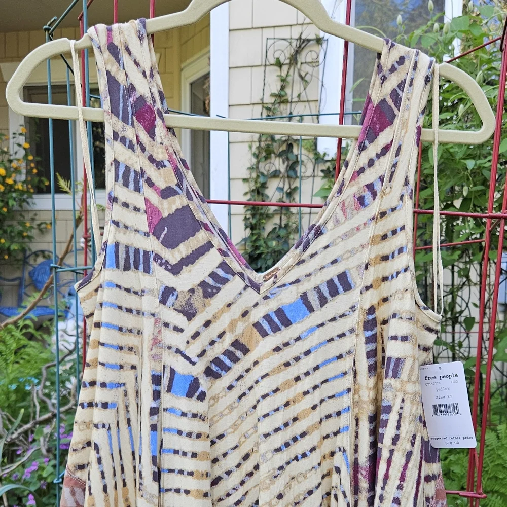 Free People Day Dreamers Tank Top VNeck Faux Batik Print Handkerchief Hem XS NWT - Picture 4 of 15